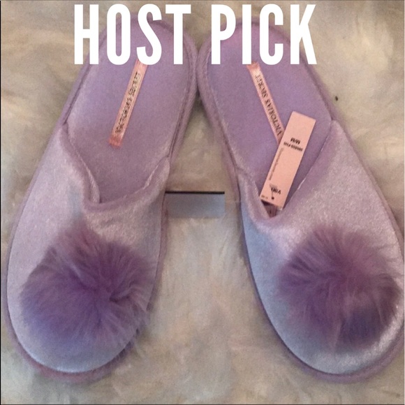 PINK Victoria's Secret Shoes - 🌸NWT VICTORIAS SECRET POM SLIPPERS🌸